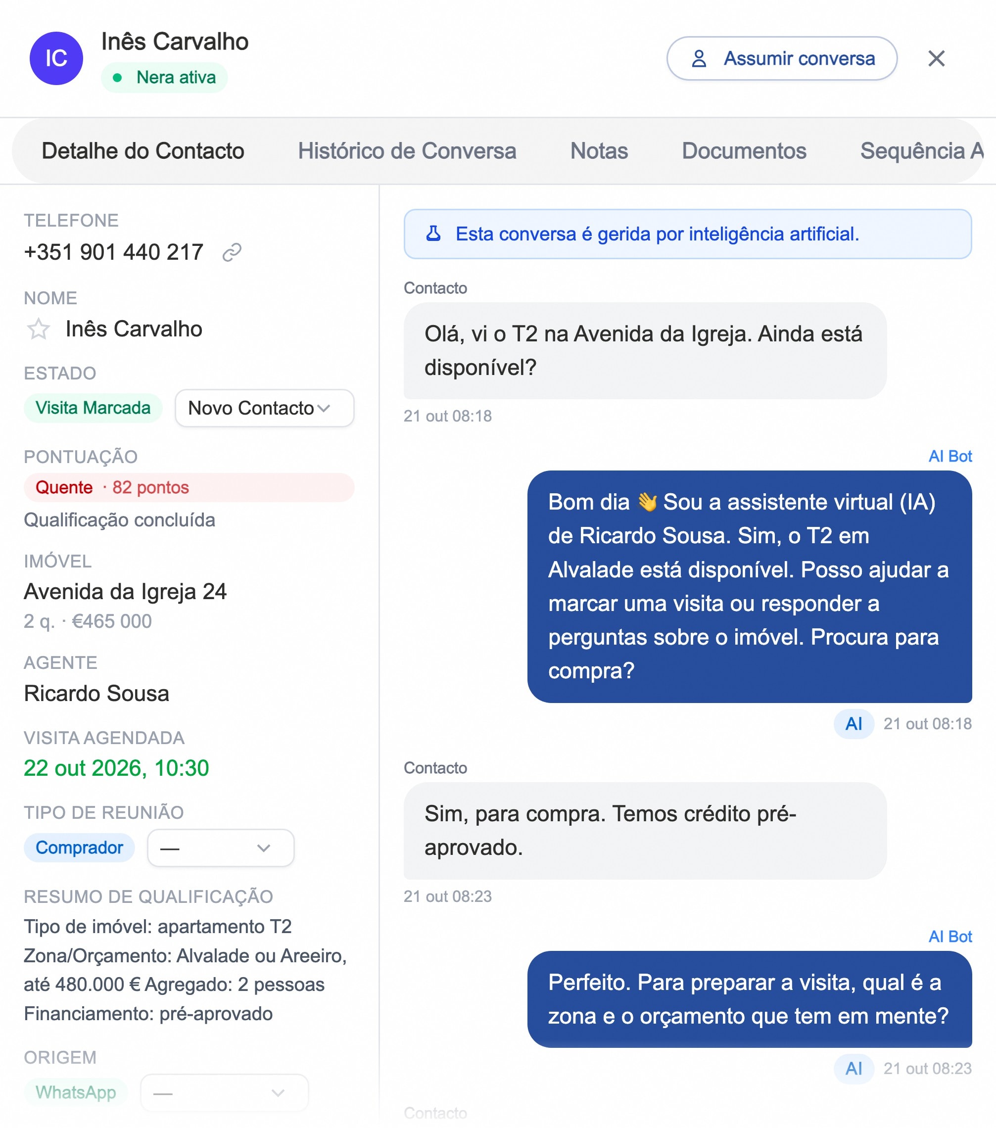 Conversa no portal NeraTek: o assistente responde a uma compradora no WhatsApp, pontua-a como quente (82 pontos) e marca a visita.